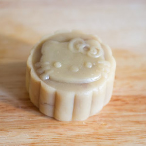 The Love Mid-Autumn Festival—Yacoo and JingHua Apartment make moon cakes together